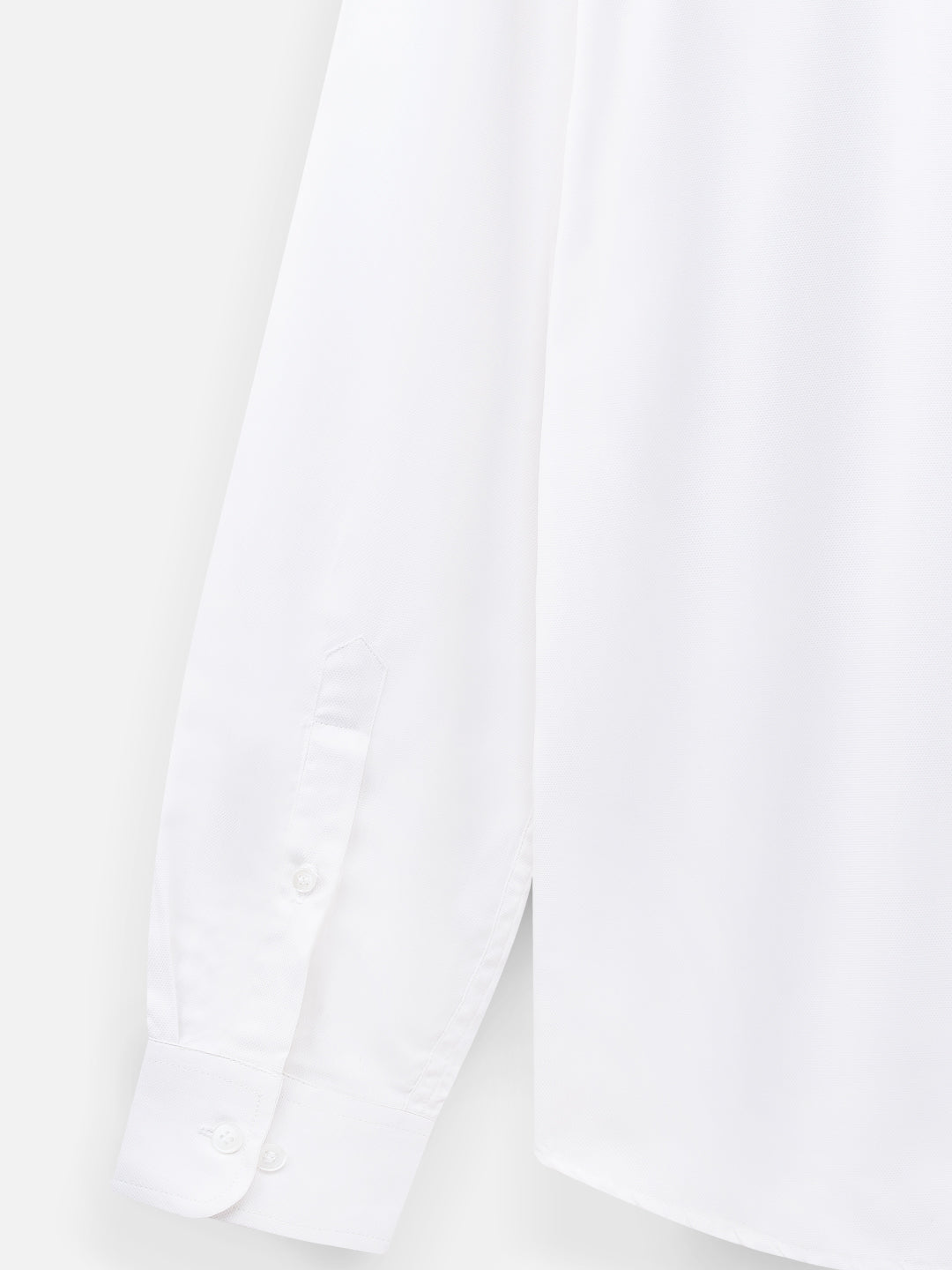 Close-up of fabric of men’s frost white premium cotton shirt by Ekrangi
