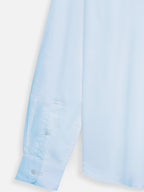 Close-up of fabric of men’s glacier blue cotton sateen shirt by Ekrangi