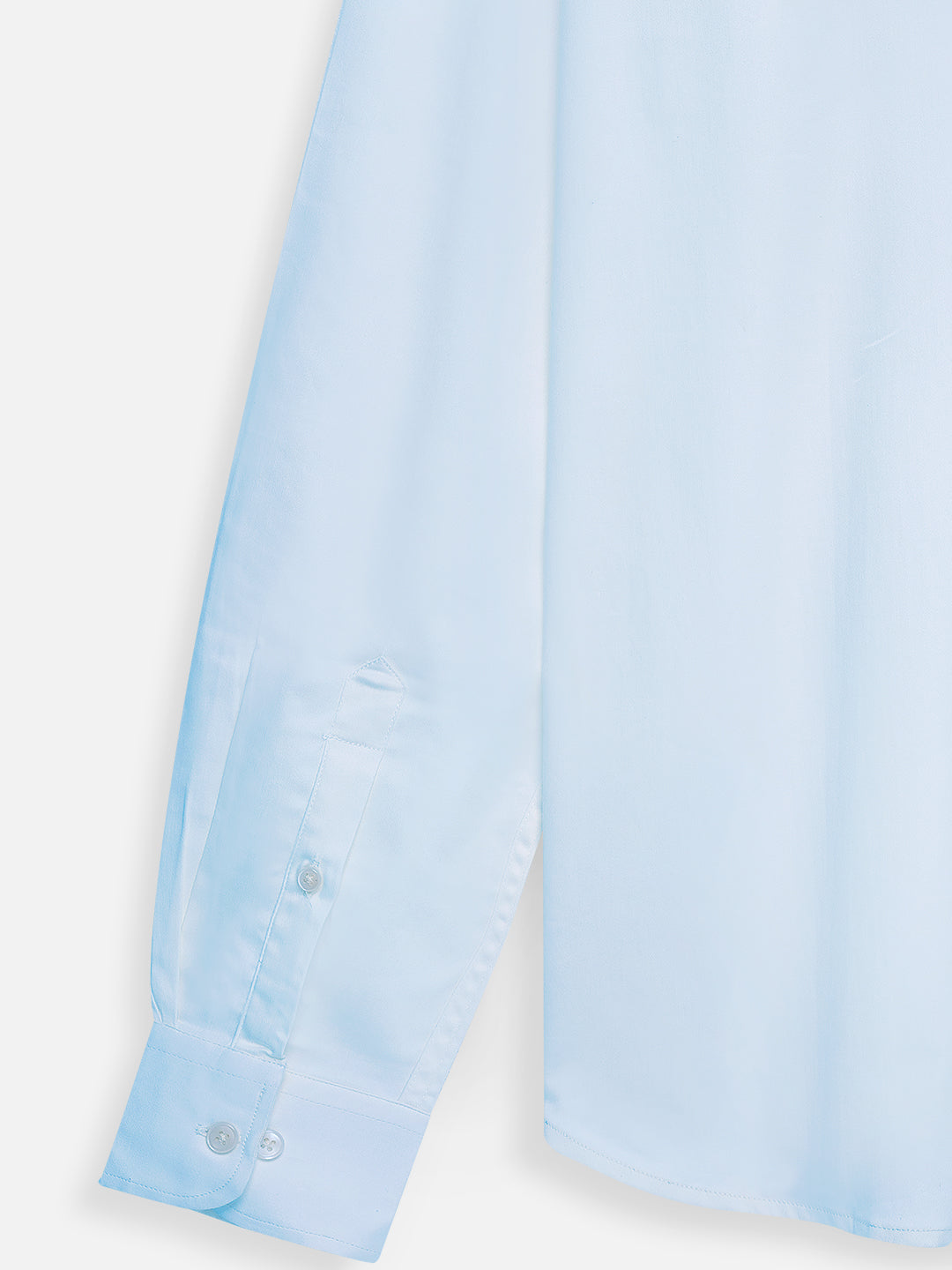 Close-up of fabric of men’s glacier blue cotton sateen shirt by Ekrangi