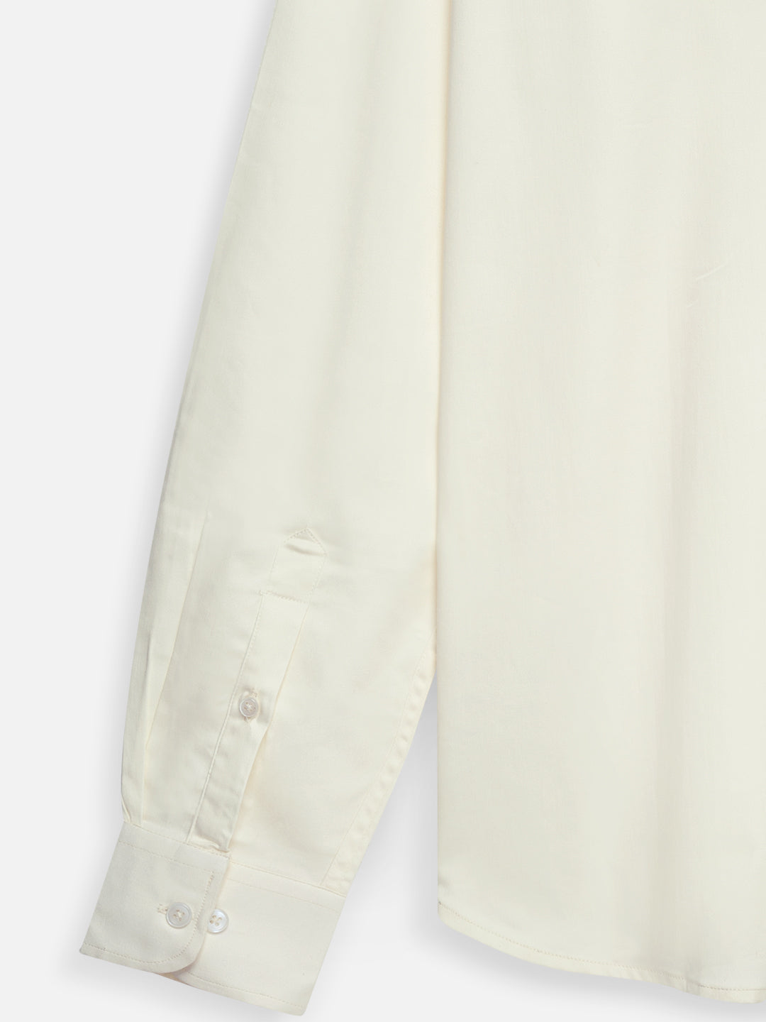 Close-up of fabric of men’s pearl yellow cotton sateen shirt by Ekrangi
